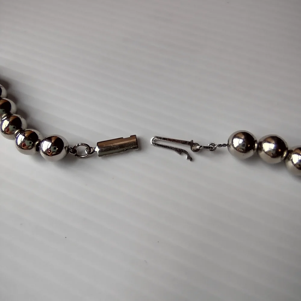 Beaded necklace - Picture 3 of 4